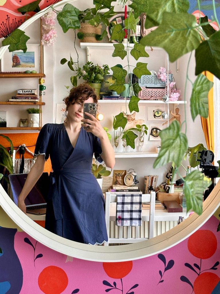 mirror selfie fashion blogger